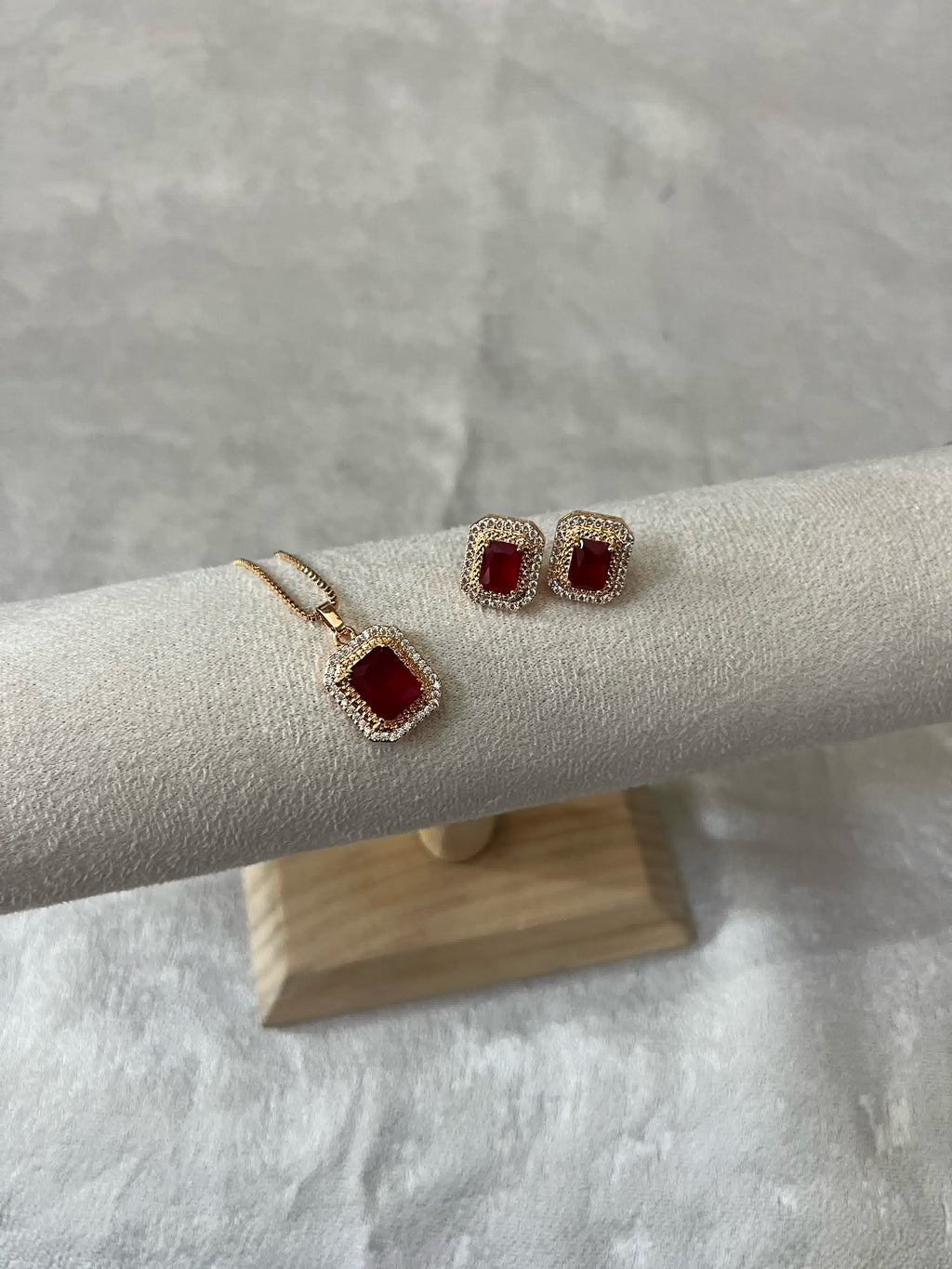 Celestial Zircon Set Red