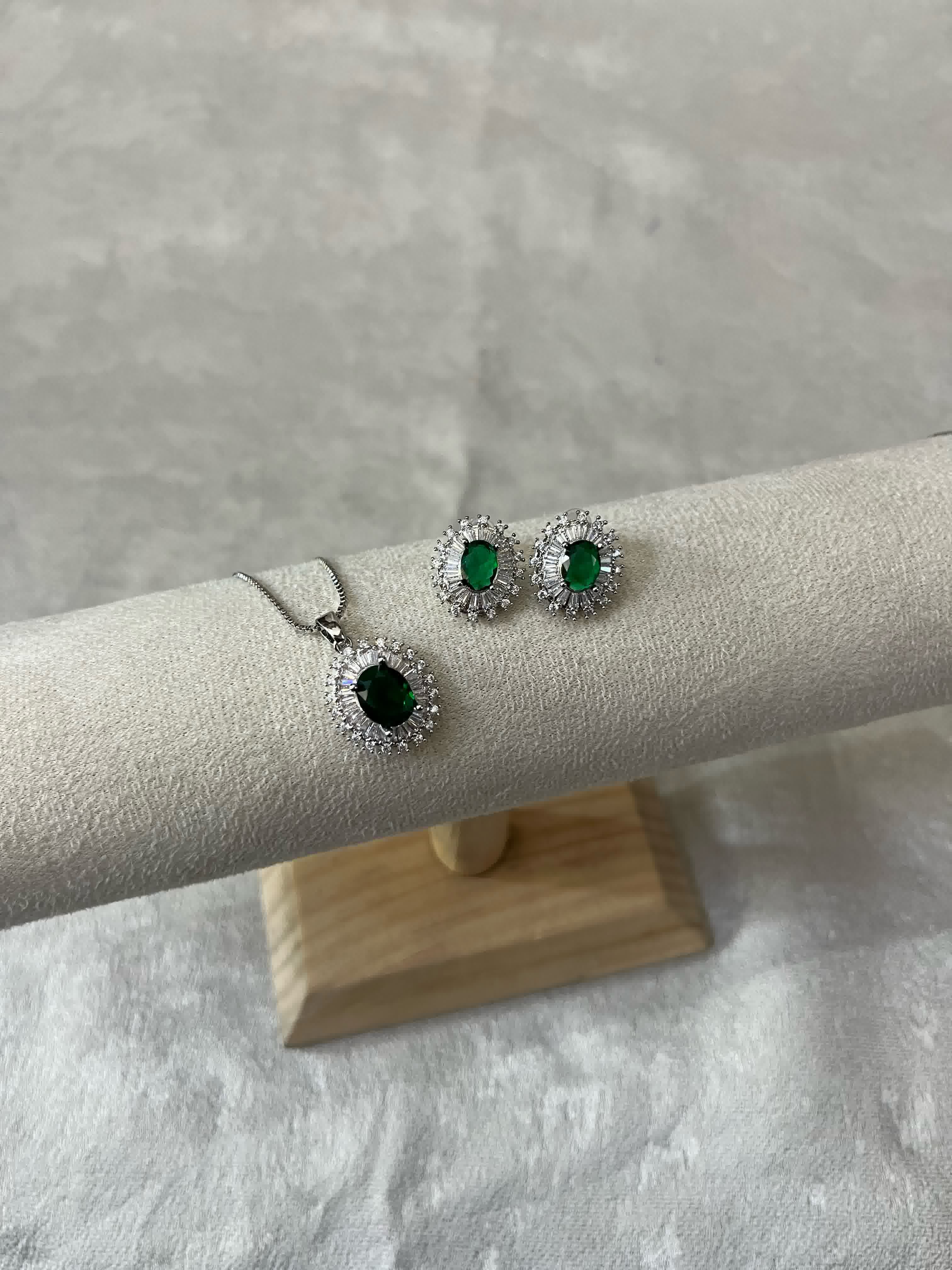 Eterna Zircon Set