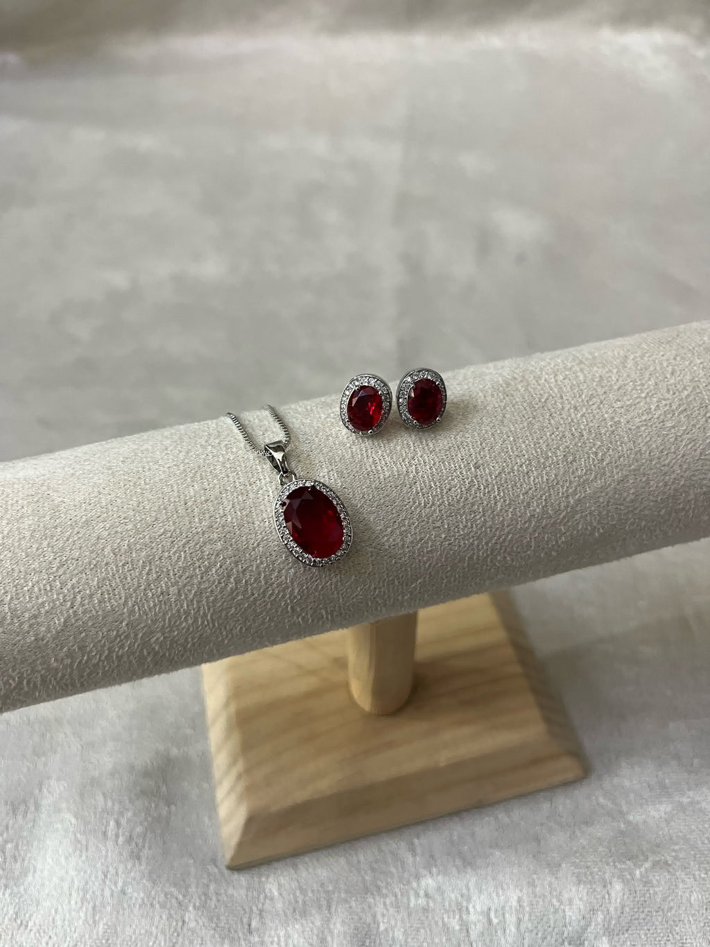 Opaline Zircon Set