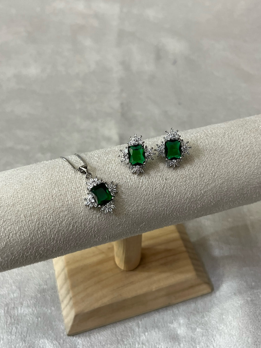 Elara Zircon Set