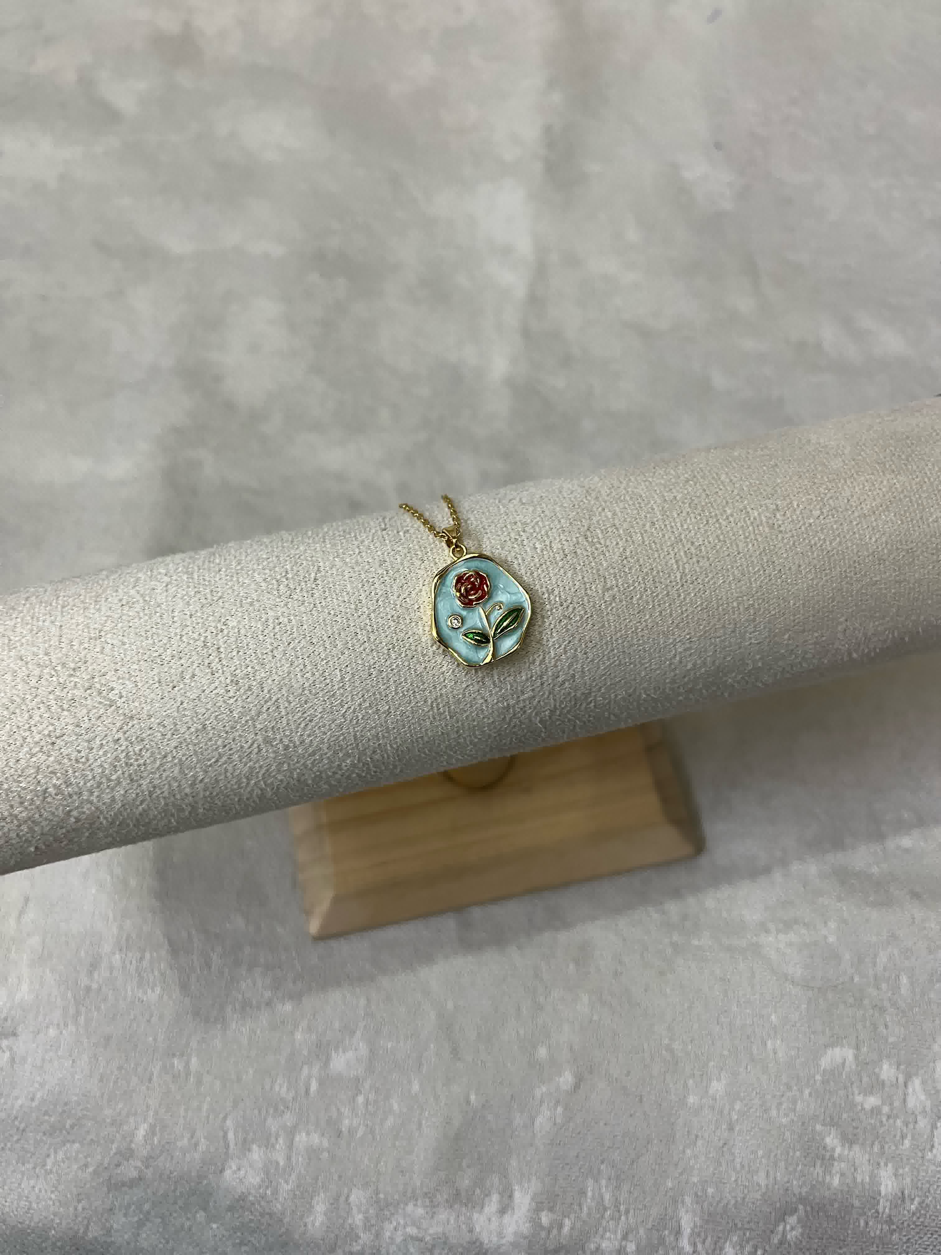 Rose Necklace Mint