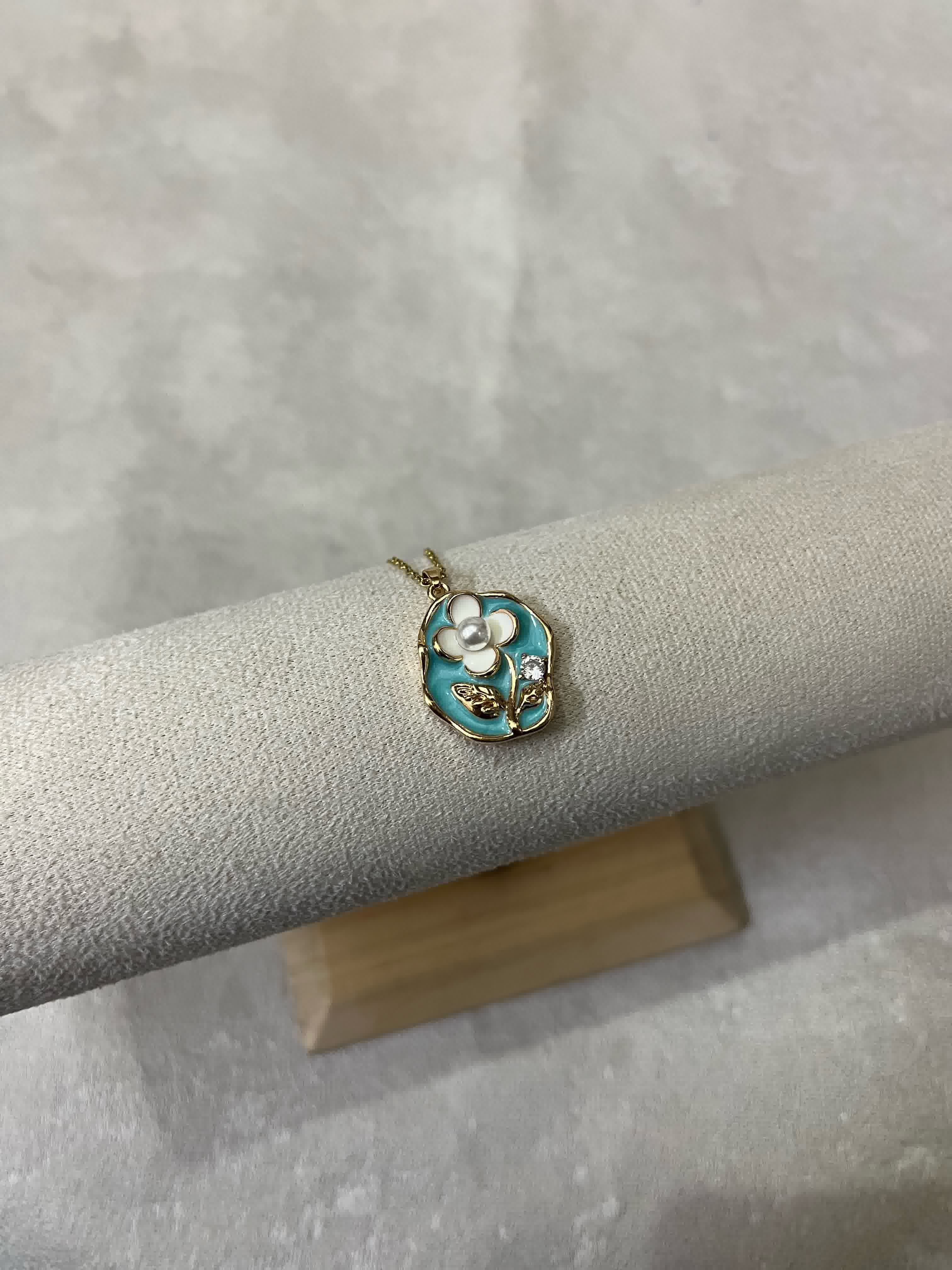 Bloom Necklace Blue