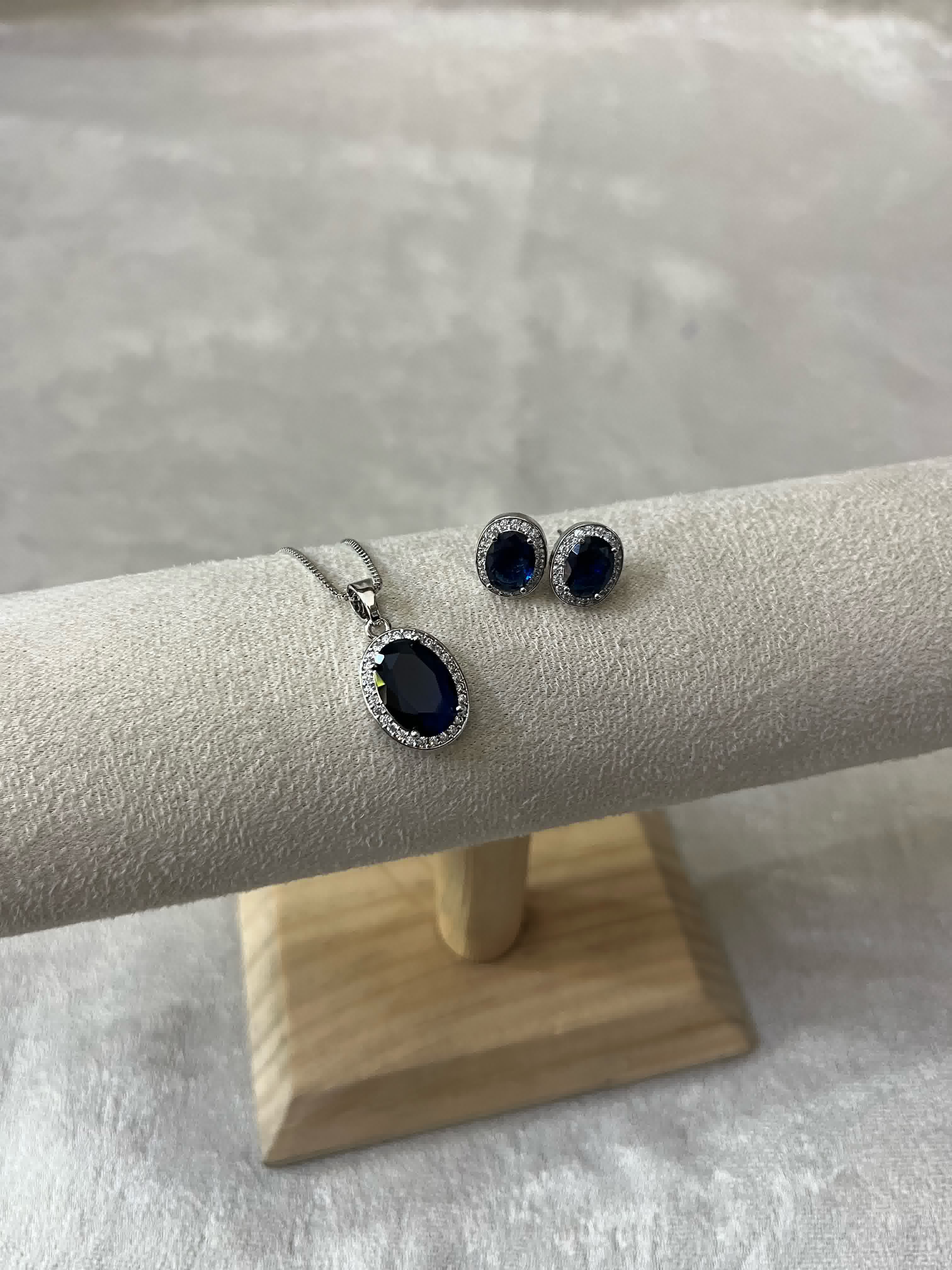 Opaline Zircon Set Blue