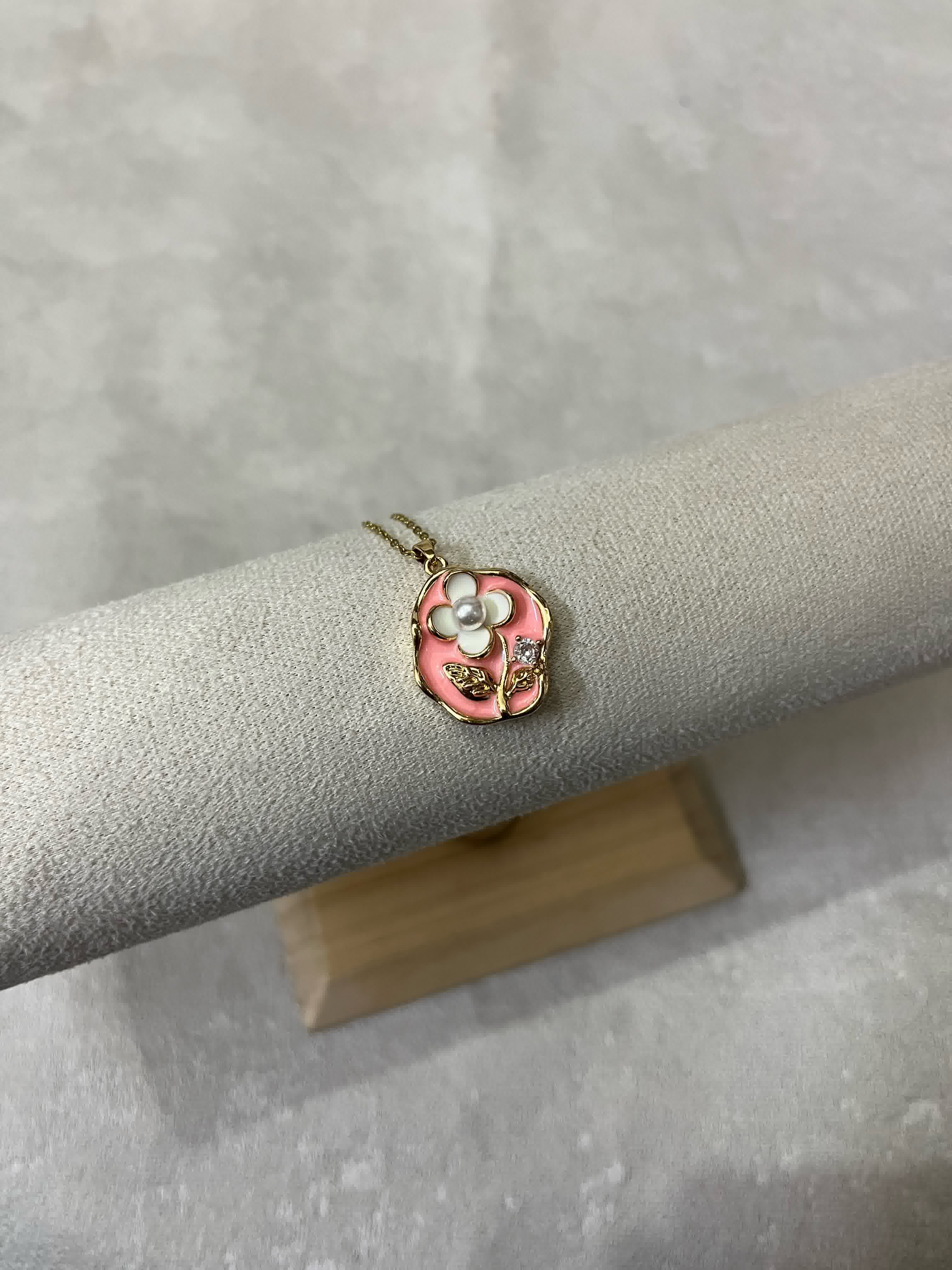 Bloom Necklace Pink