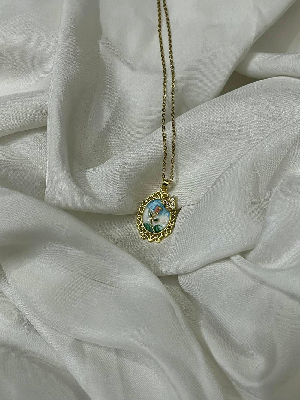 Oval Tulip Pendant