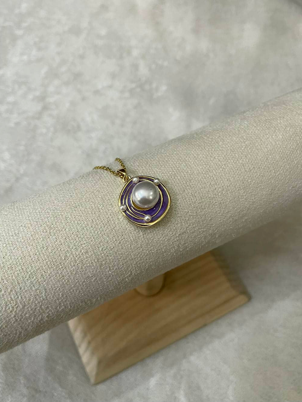 Round Pearl Pendant